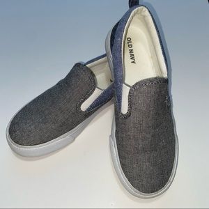Old Navy Boys Slip On Shoes Size 2